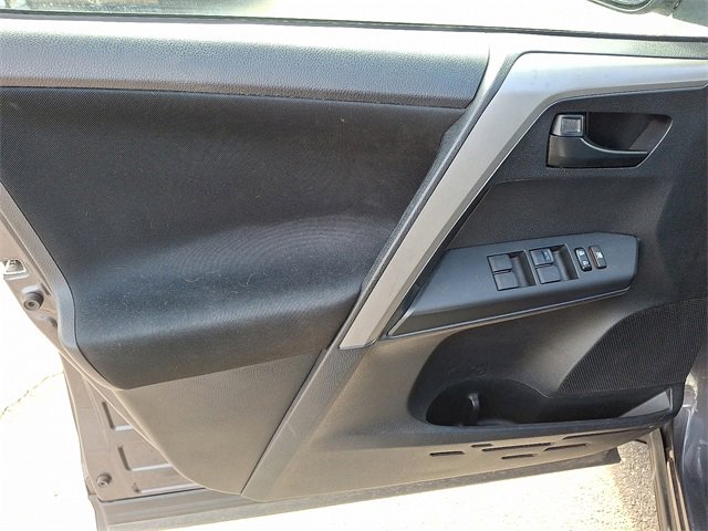 Used 2017 Toyota RAV4 LE image 9