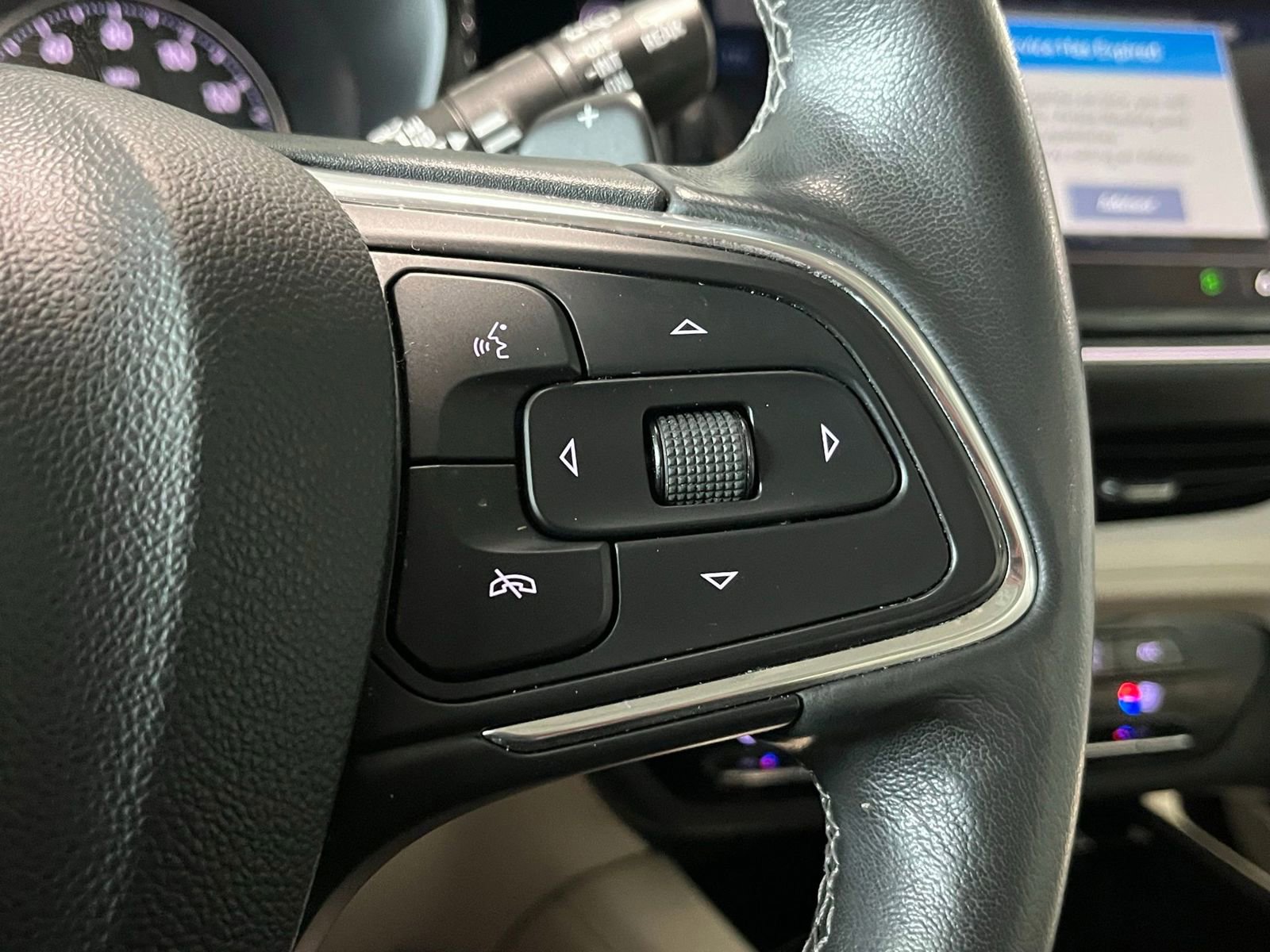 Used 2023 Buick Envision Avenir image 29