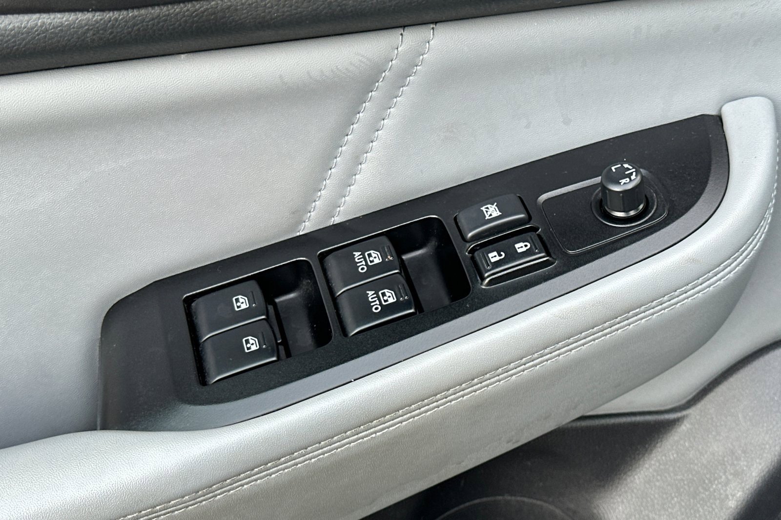 Used 2018 Subaru Outback 2.5i Limited image 12