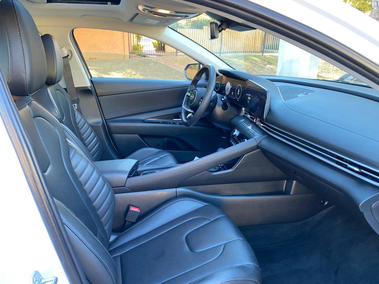 Used 2025 Hyundai Elantra Limited image 52