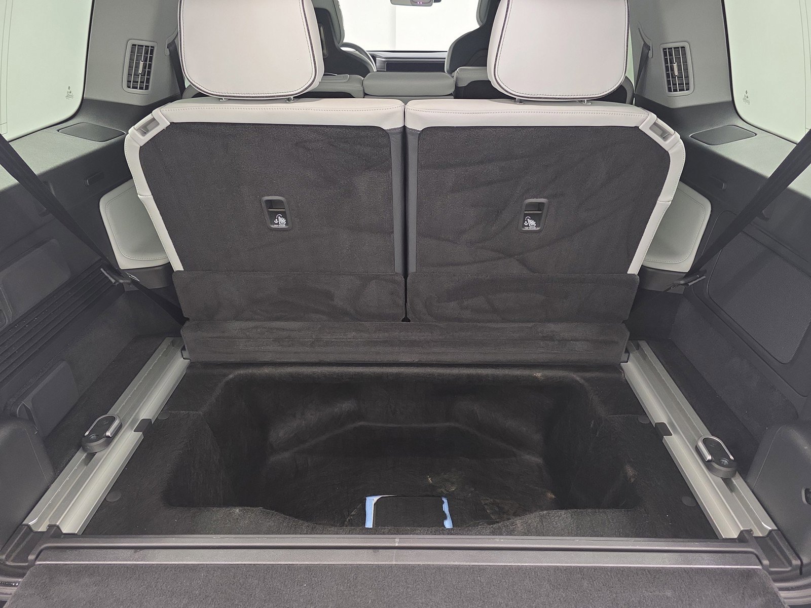 Used 2025 Rivian R1S Adventure AWD/4WD image 26
