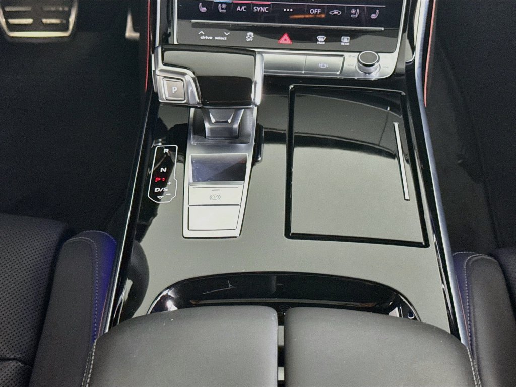 Used 2023 Audi S8 AWD/4WD image 17