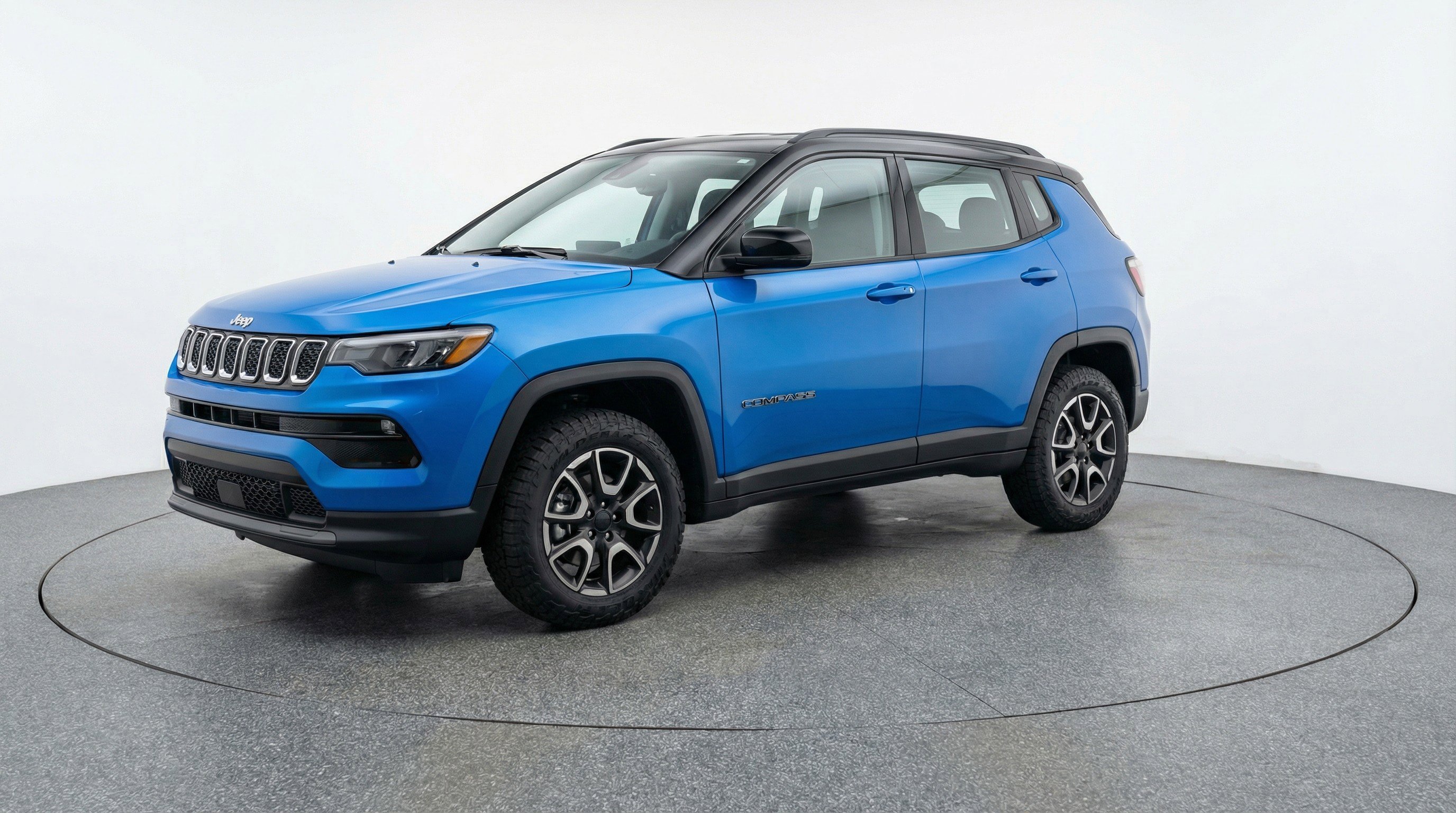 Used 2025 Jeep Compass Trailhawk AWD/4WD image 3