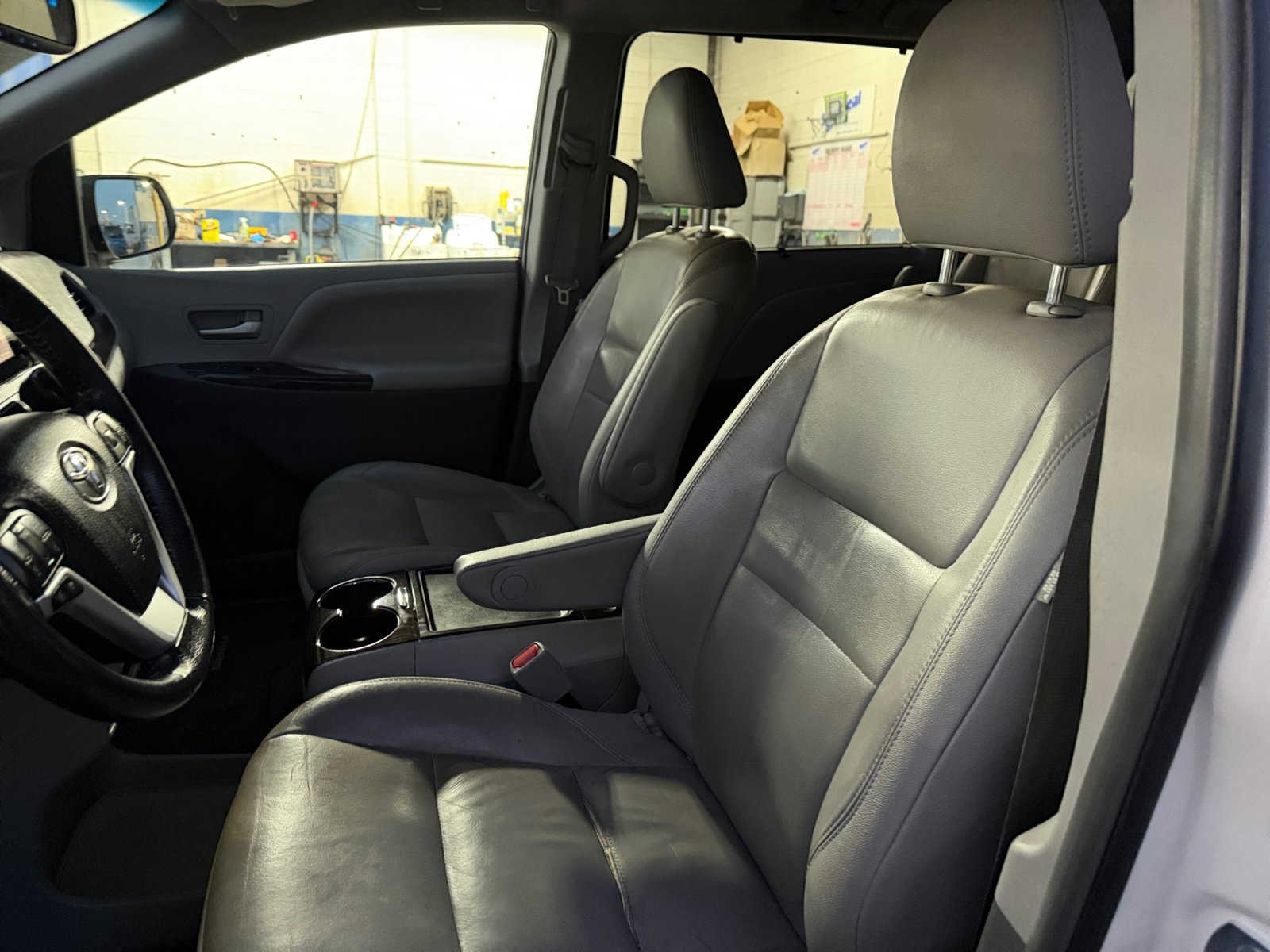 Used 2016 Toyota Sienna XLE FWD image 15