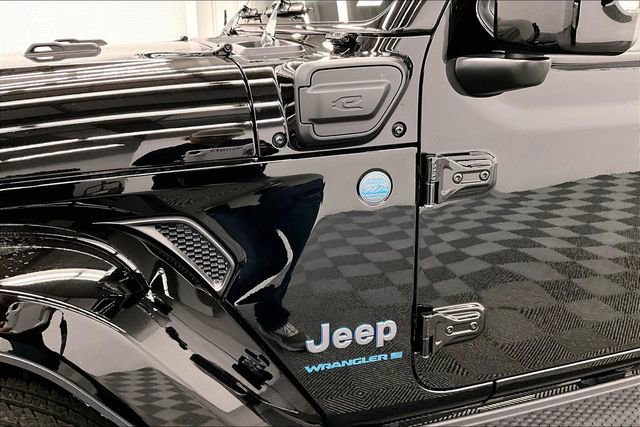 Used 2023 Jeep Wrangler Unlimited Sahara image 9