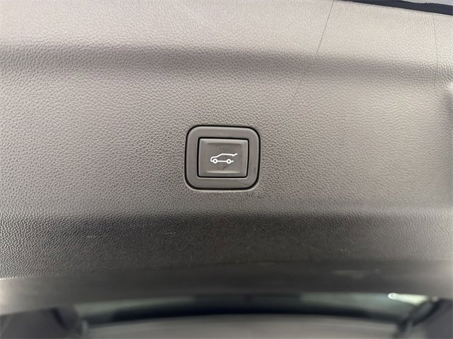 Used 2023 Chevrolet Suburban High Country image 16