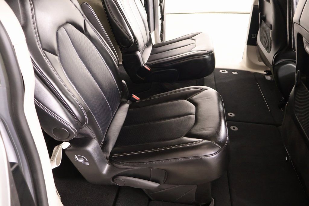 Used 2024 Chrysler Pacifica Touring-L FWD image 15
