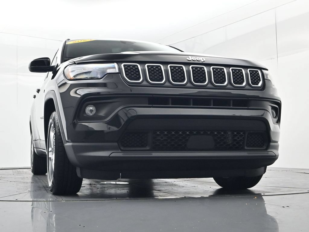 Used 2024 Jeep Compass Latitude AWD/4WD image 39
