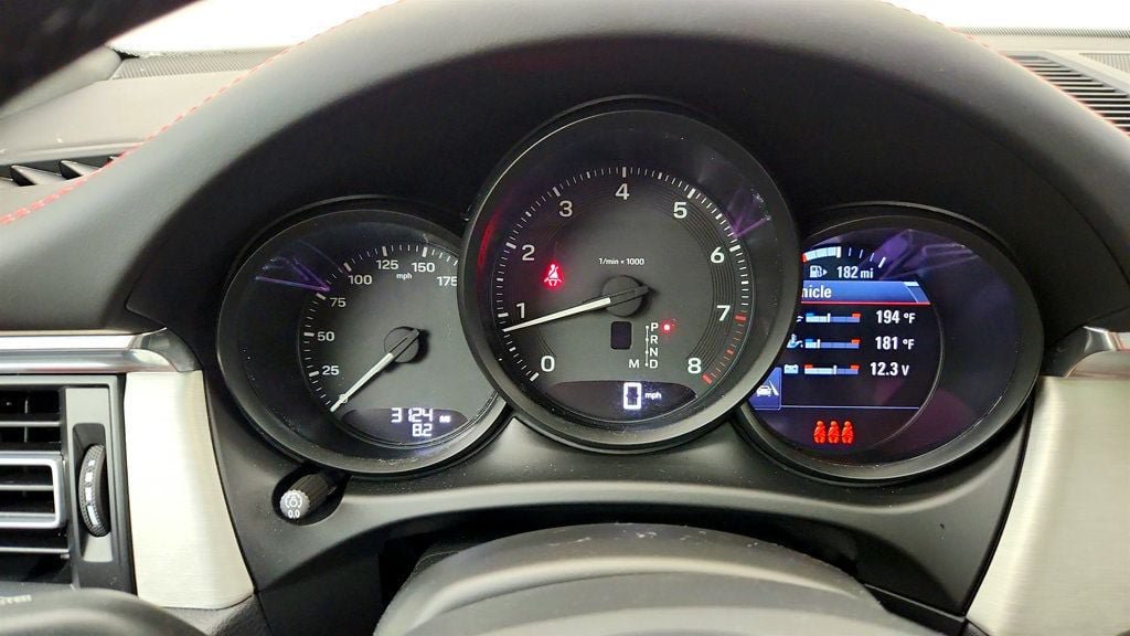 Used 2025 Porsche Macan AWD/4WD image 15