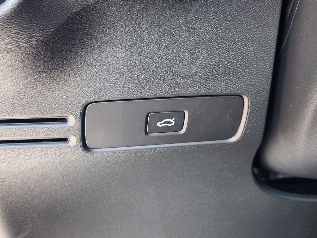 New 2026 Volvo XC40 B5 Ultra w/ Climate Package AWD/4WD image 12