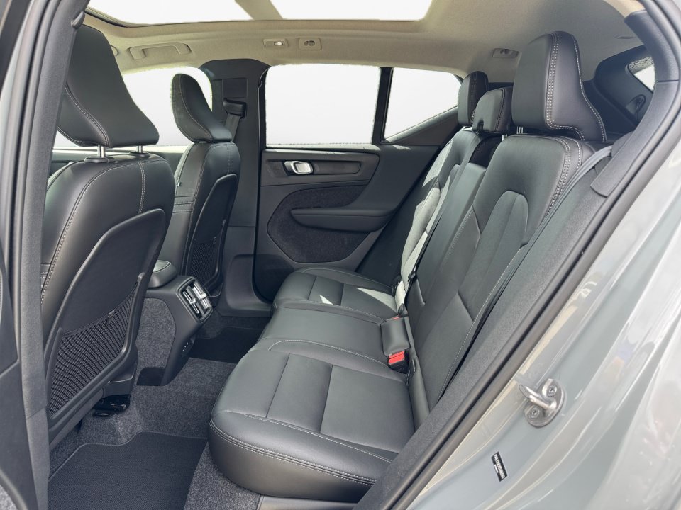 Used 2025 Volvo XC40 B5 Plus AWD/4WD image 13
