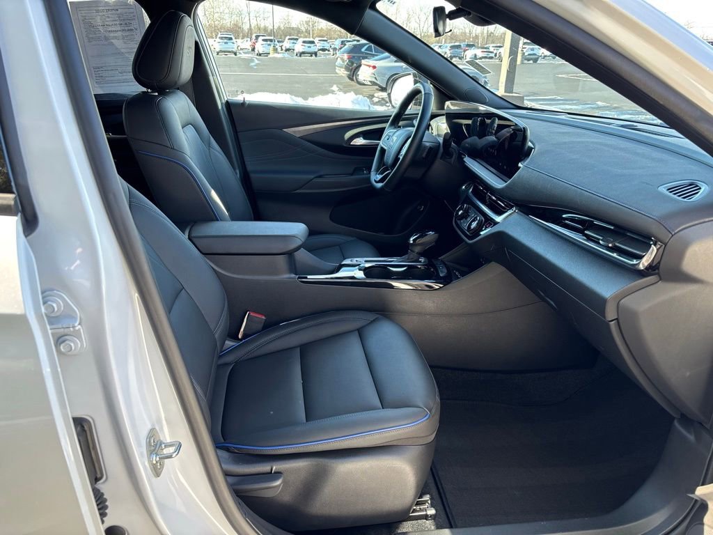 Used 2024 Buick Envista Sport Touring w/ Convenience I Package image 21