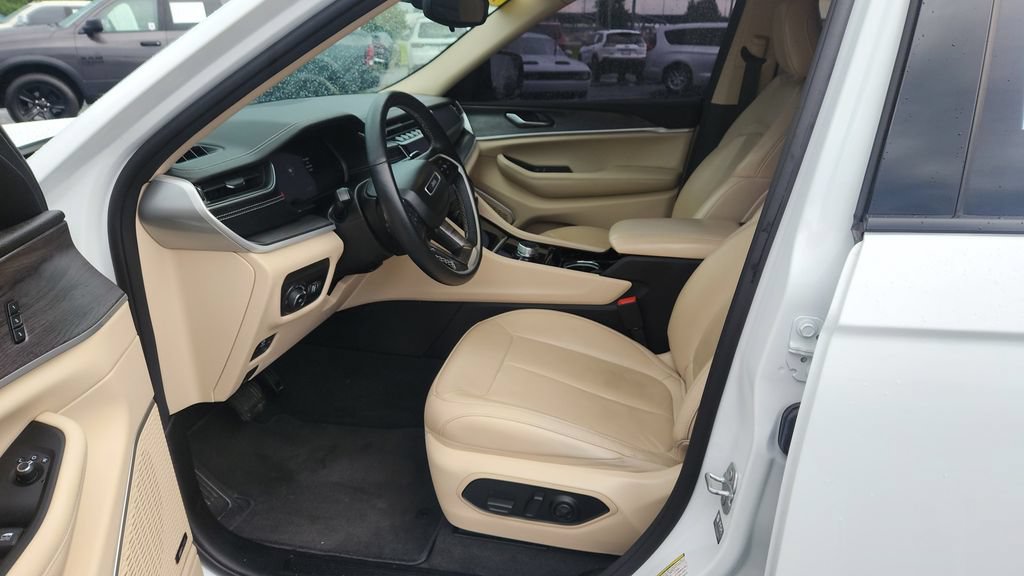 Used 2022 Jeep Grand Cherokee Limited AWD/4WD image 17