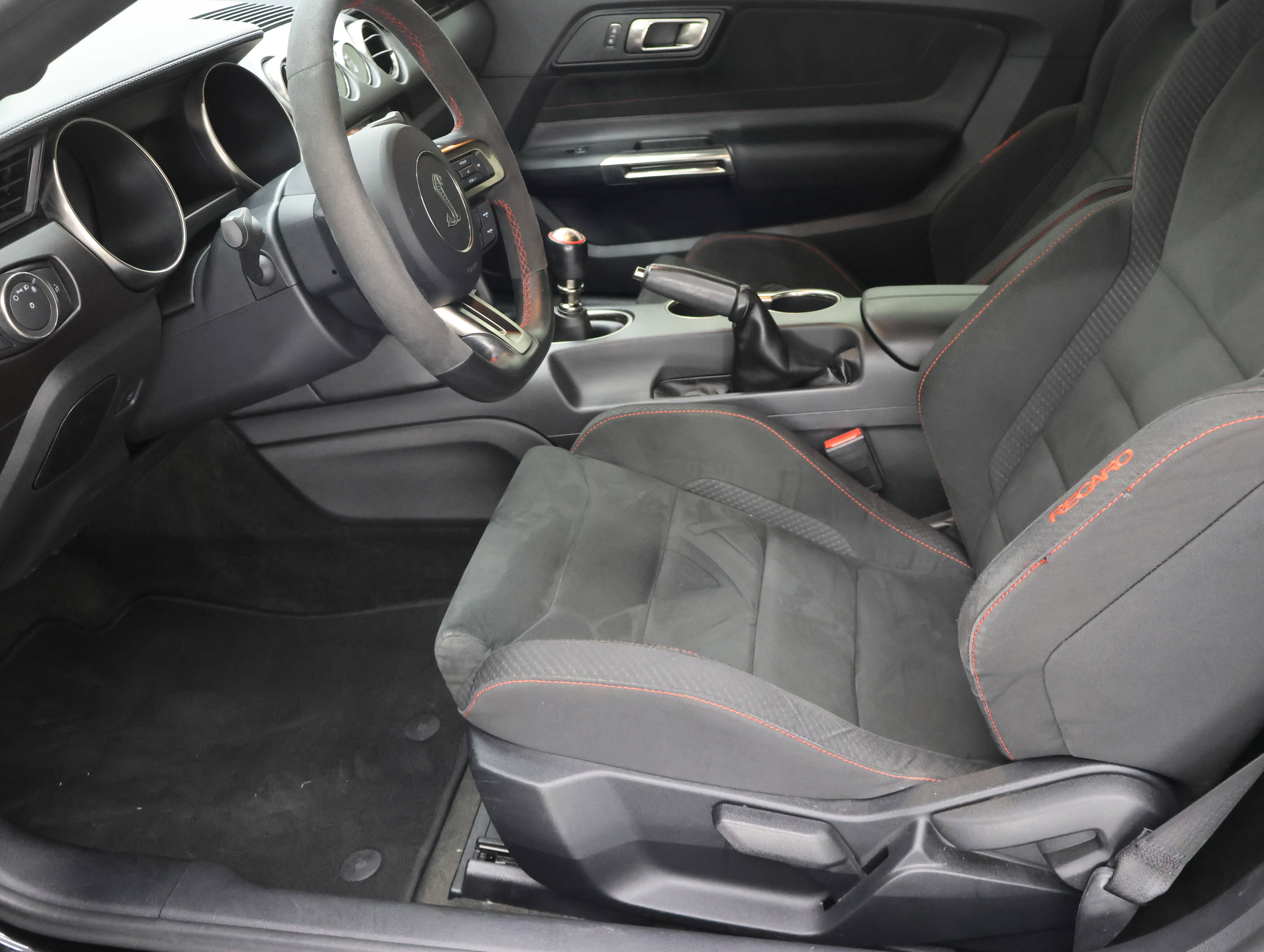 Used 2016 Ford Mustang Shelby GT350R w/ GT350R Equipment Group 920A RWD image 8