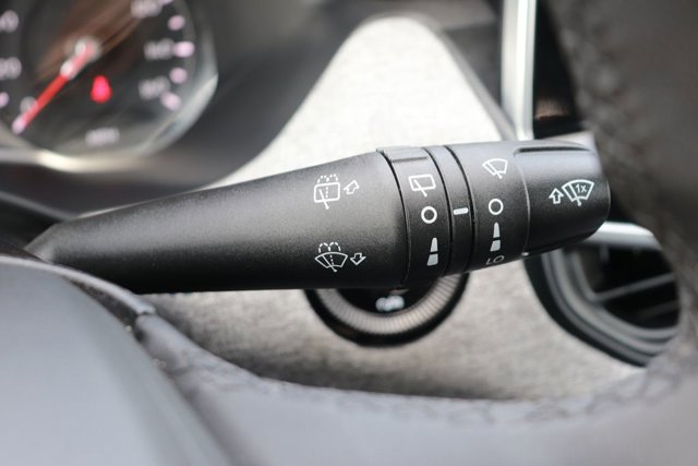 Used 2025 Jeep Compass Latitude image 23