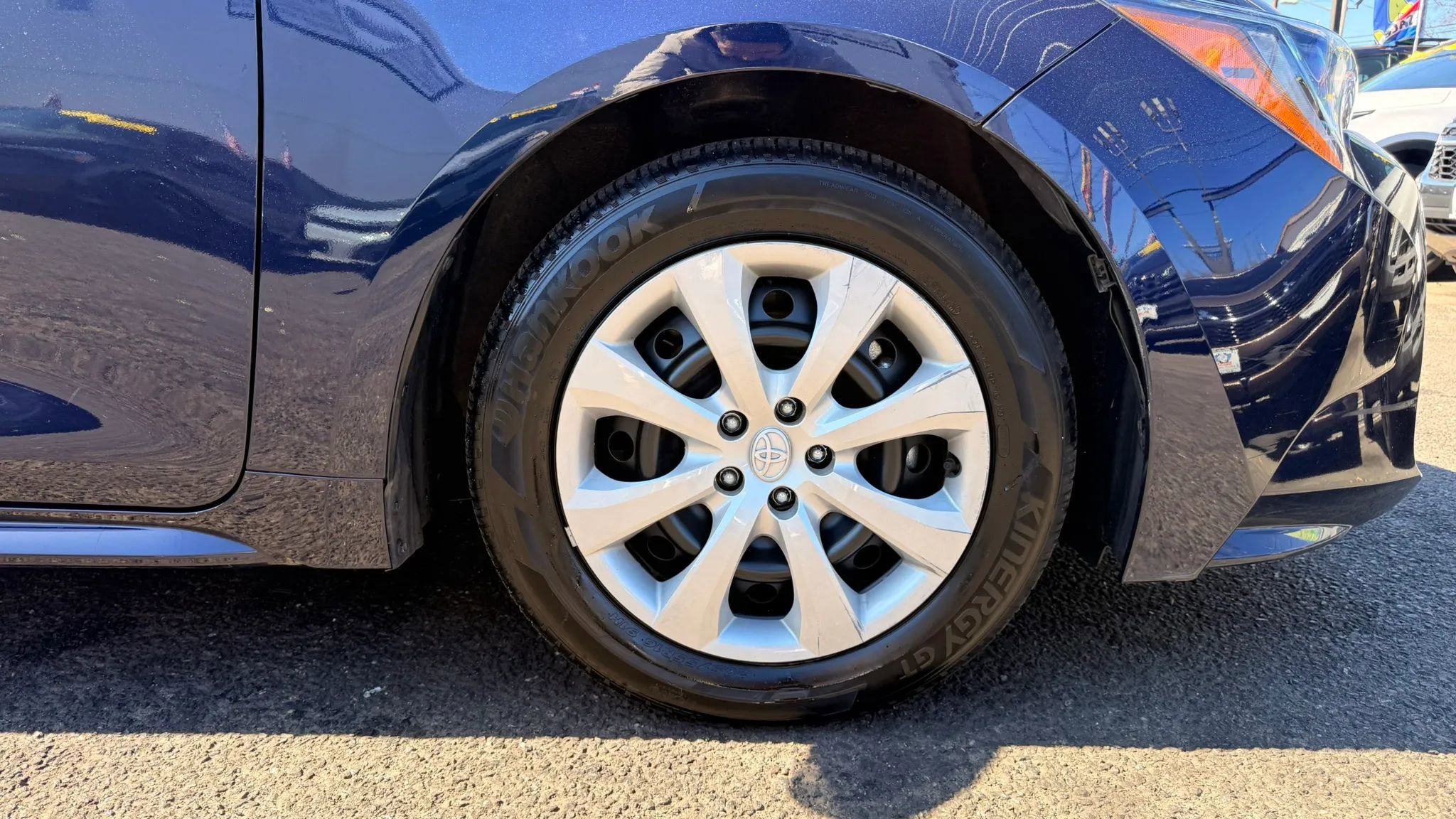 Used 2025 Toyota Corolla LE image 29