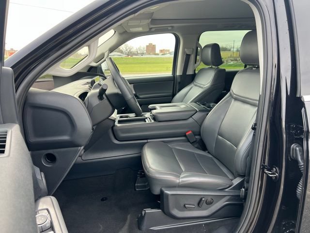Used 2025 Ford Expedition Active AWD/4WD image 8
