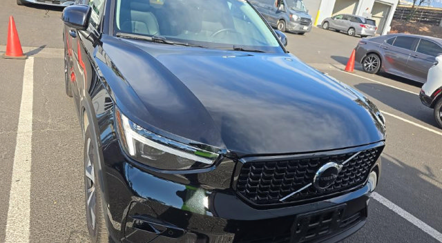 Used 2026 Volvo XC40 B5 Plus AWD/4WD image 2