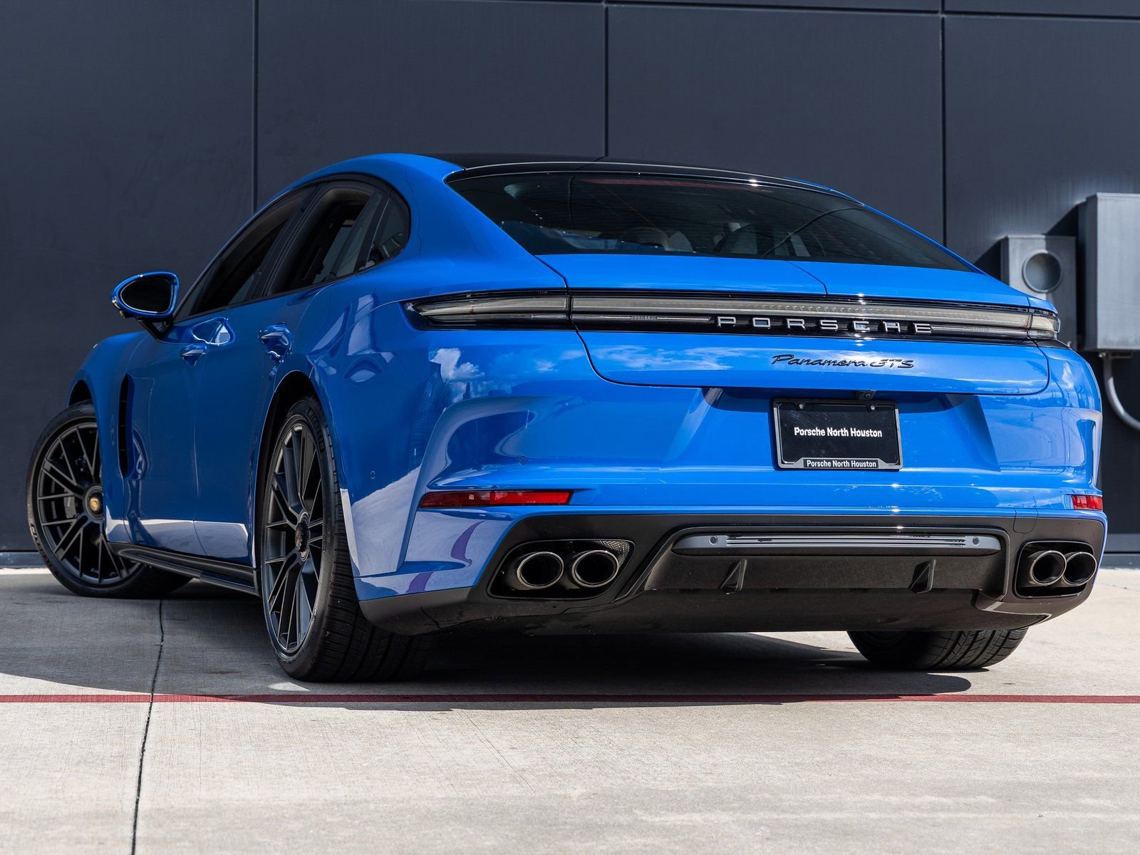 Used 2025 Porsche Panamera GTS image 3