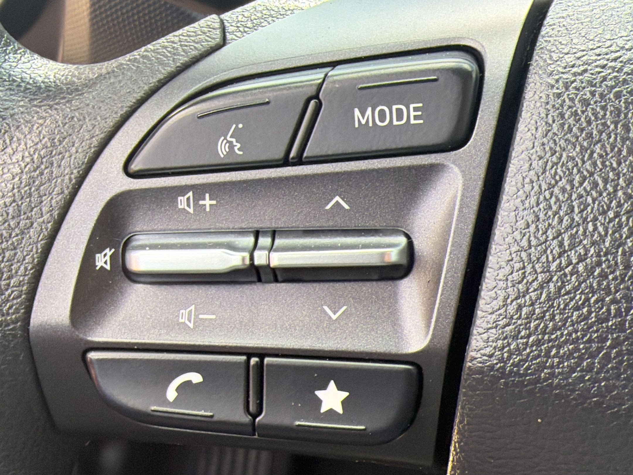 Certified 2022 Hyundai Kona SEL AWD/4WD image 18