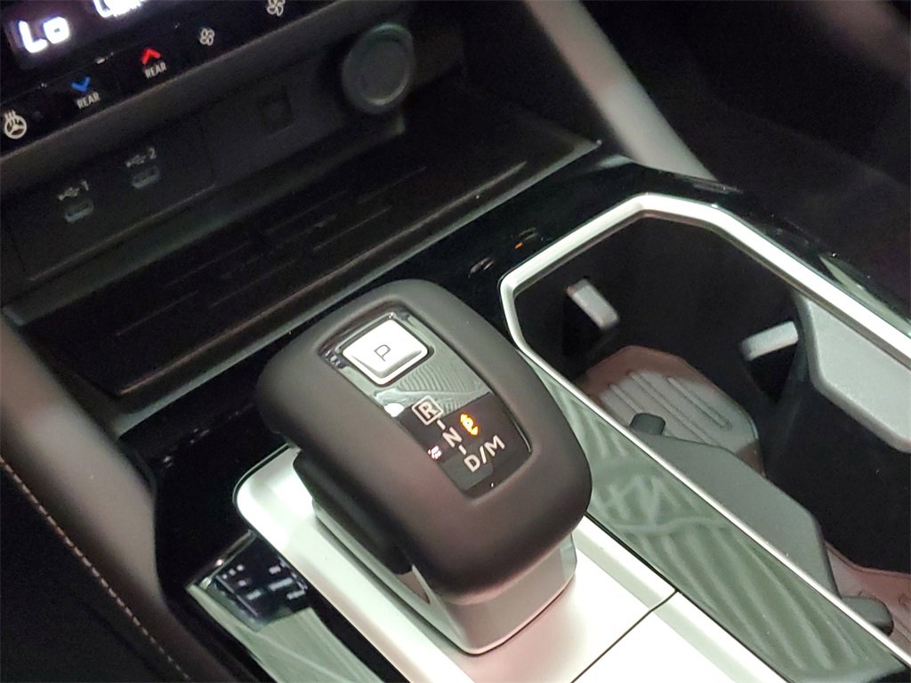 New 2025 Mitsubishi Outlander SEL image 29