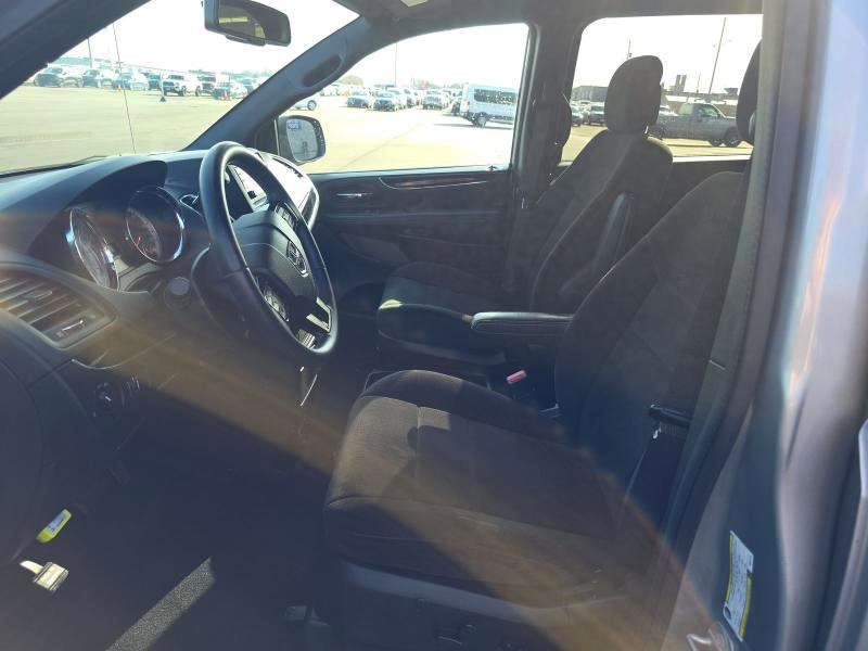 Used 2017 Dodge Grand Caravan SE FWD image 9