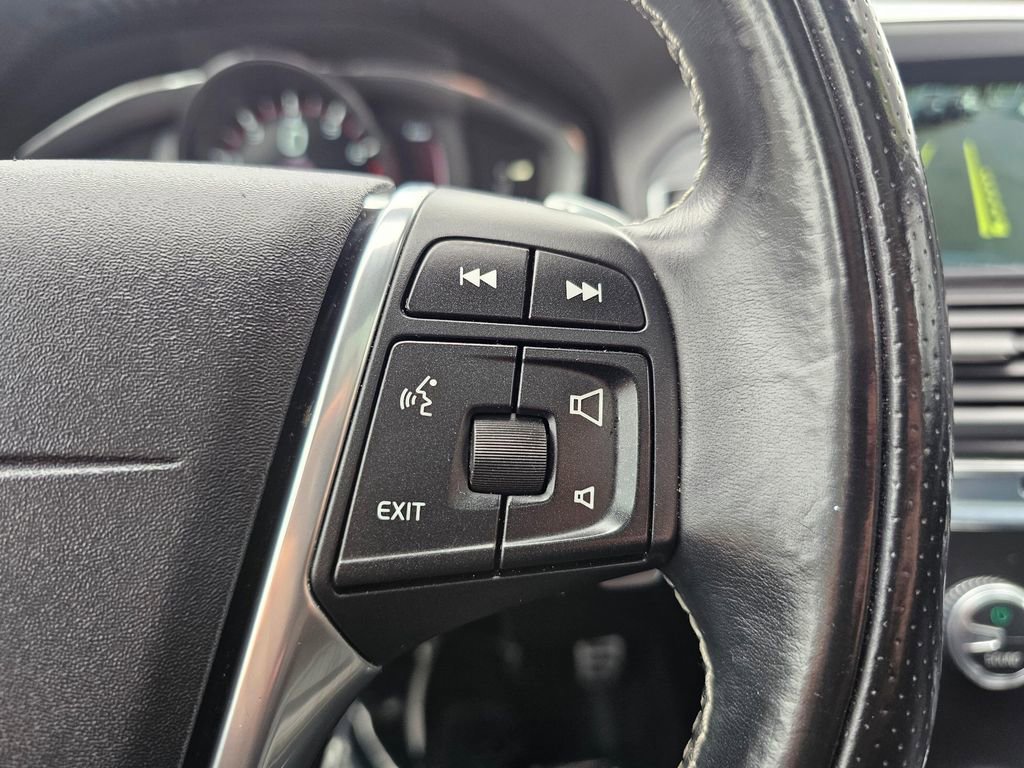 Used 2016 Volvo XC60 T6 R-Design Platinum w/ Climate Package image 30