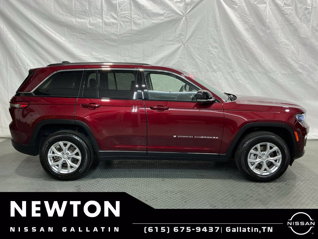 Used 2023 Jeep Grand Cherokee Limited w/ Luxury Tech Group II AWD/4WD image 4