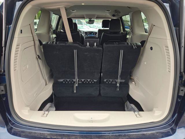 Certified 2024 Chrysler Pacifica Limited FWD image 19