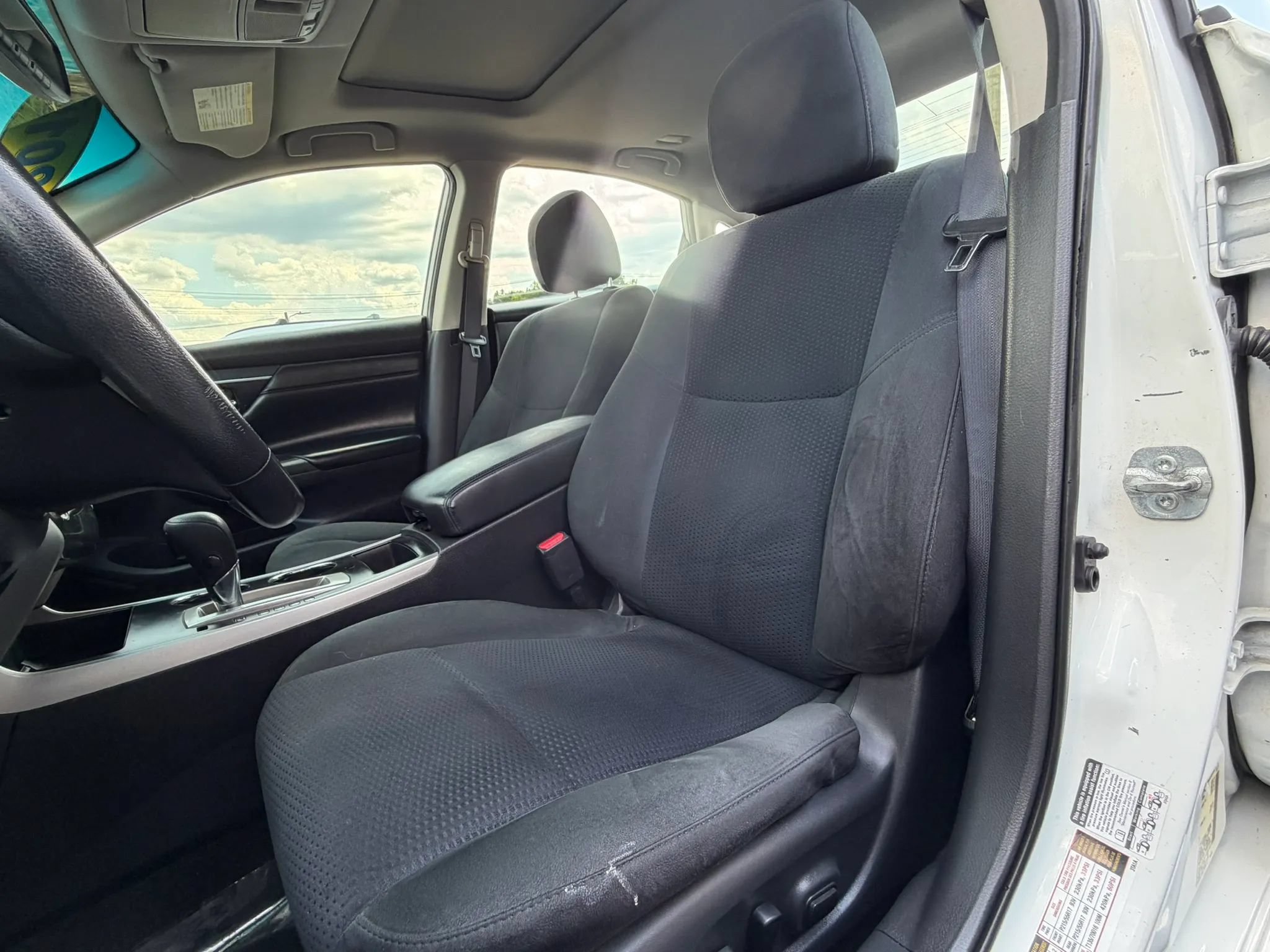 Used 2015 Nissan Altima 2.5 SV w/ Convenience Package FWD image 8