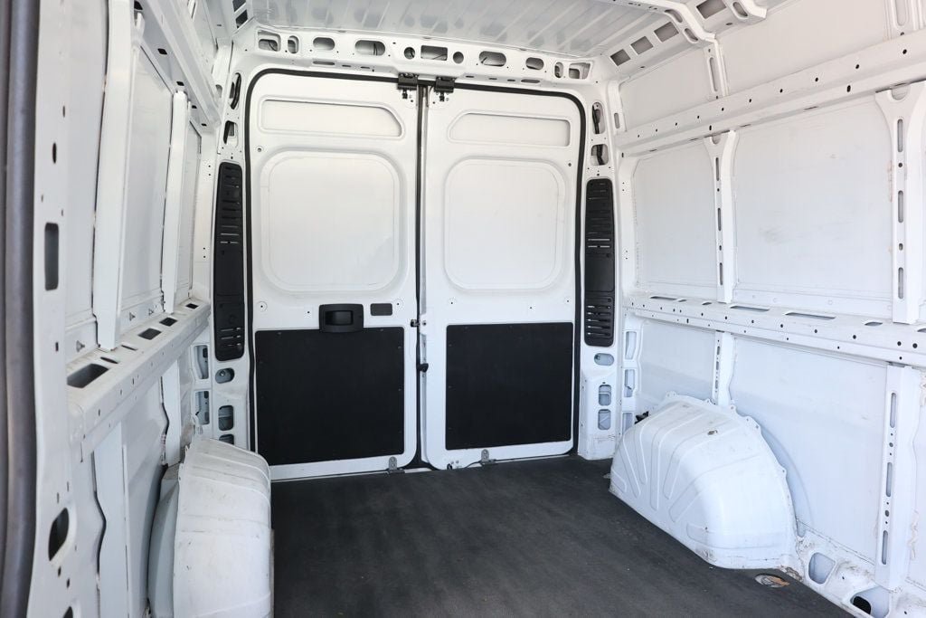 Used 2025 RAM ProMaster 2500 w/ Convenience Group FWD image 21