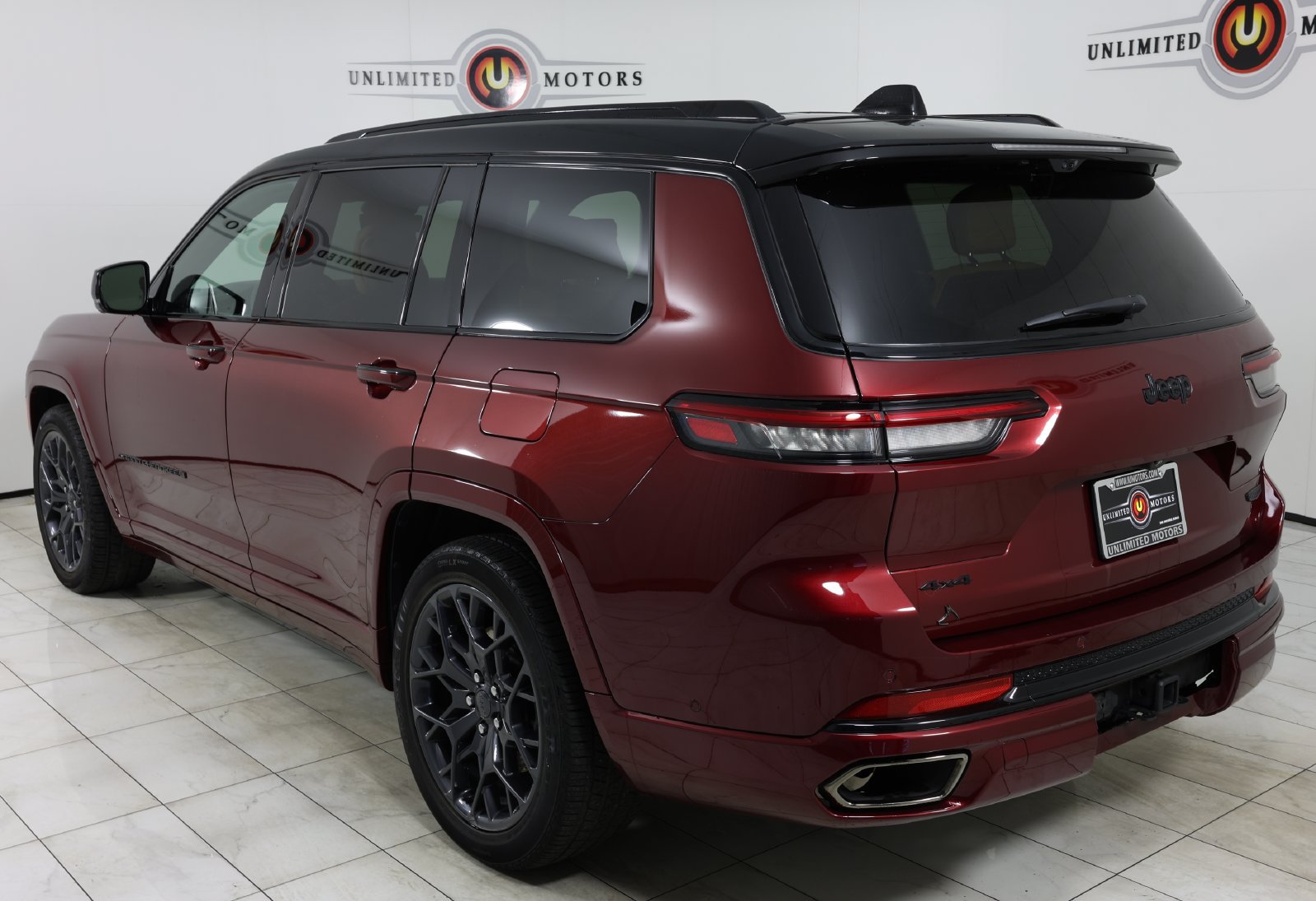 Used 2025 Jeep Grand Cherokee L Summit AWD/4WD image 4