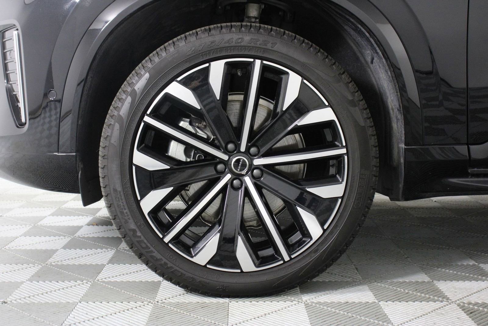 Certified 2025 Volvo XC90 B6 Ultra image 28