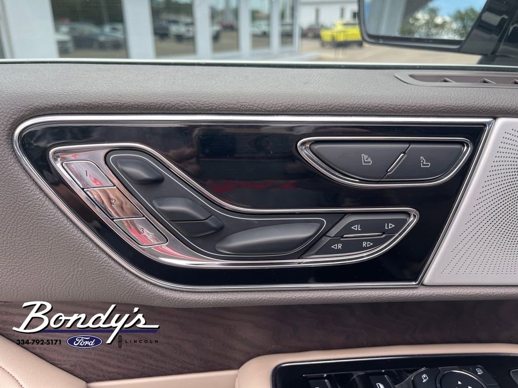 Used 2024 Lincoln Navigator L Reserve image 9