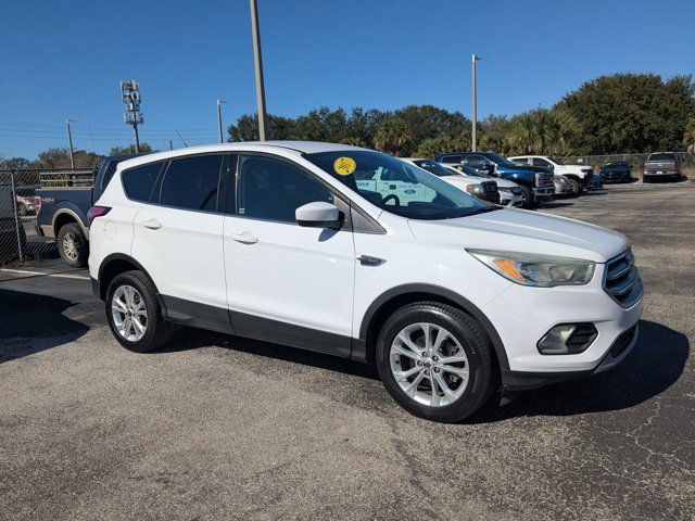 Used 2017 Ford Escape SE image 3