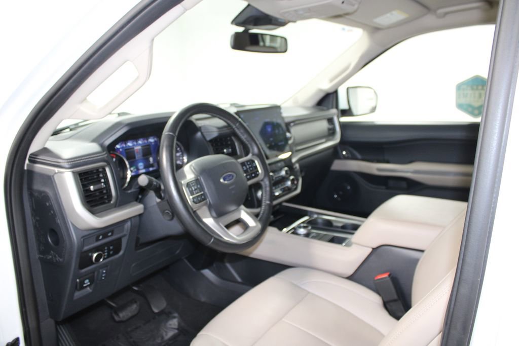 Used 2024 Ford Expedition Max XLT image 26