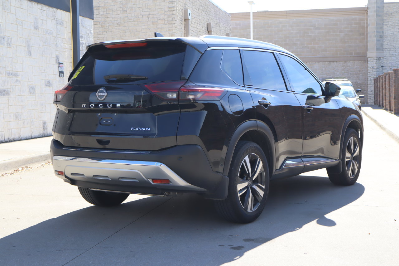 Used 2023 Nissan Rogue Platinum FWD image 3