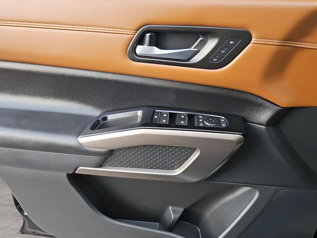 Used 2024 Nissan Pathfinder Platinum image 24