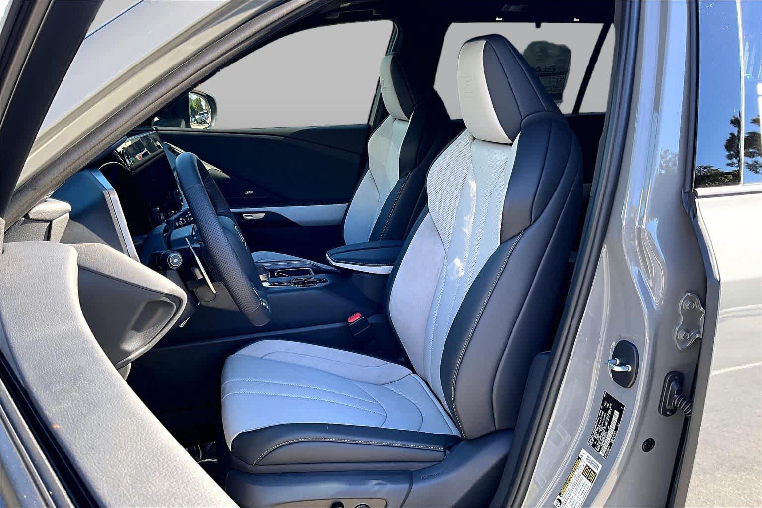 New 2026 Lexus TX 500h AWD w/ Technology Package image 18