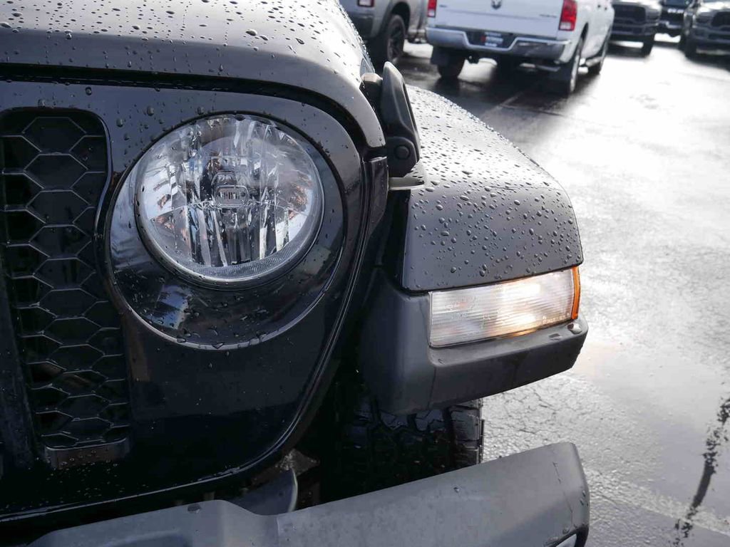 Certified 2021 Jeep Gladiator Sport image 29