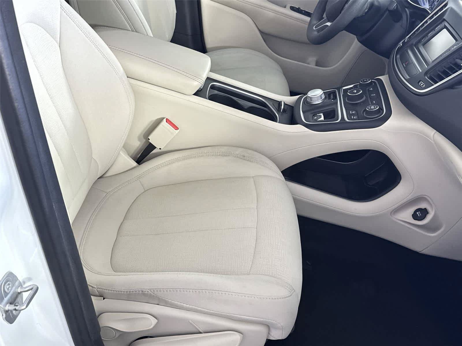 Used 2016 Chrysler 200 Limited FWD image 15