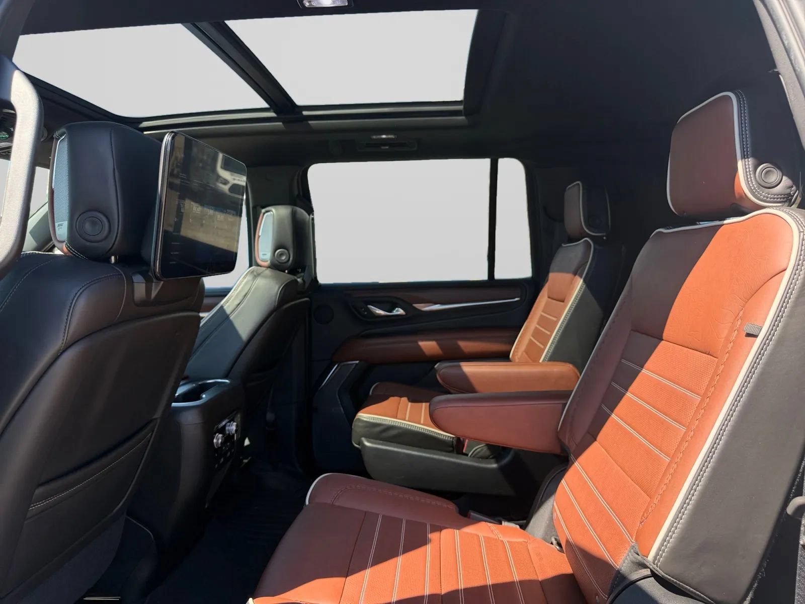Used 2023 GMC Yukon XL Denali Ultimate AWD/4WD image 26
