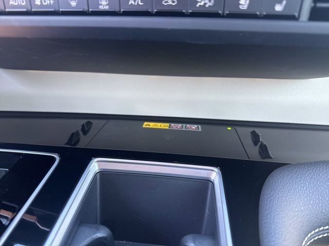 Used 2025 Toyota Sienna Limited image 30