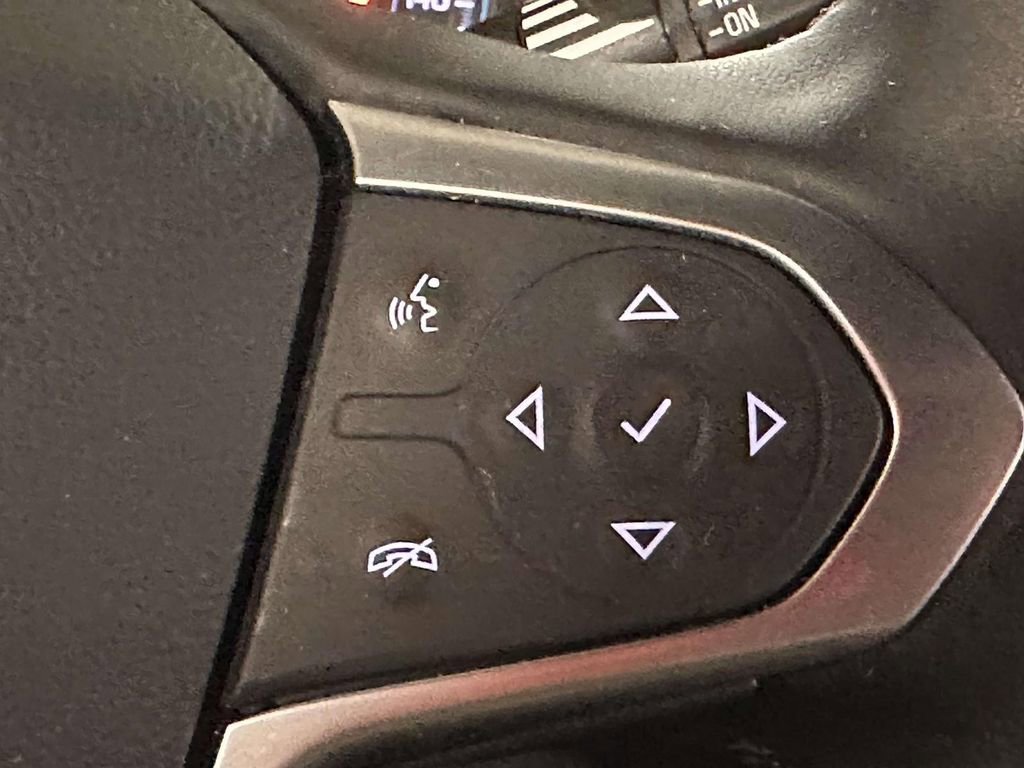 Used 2023 Chevrolet Traverse LT image 24