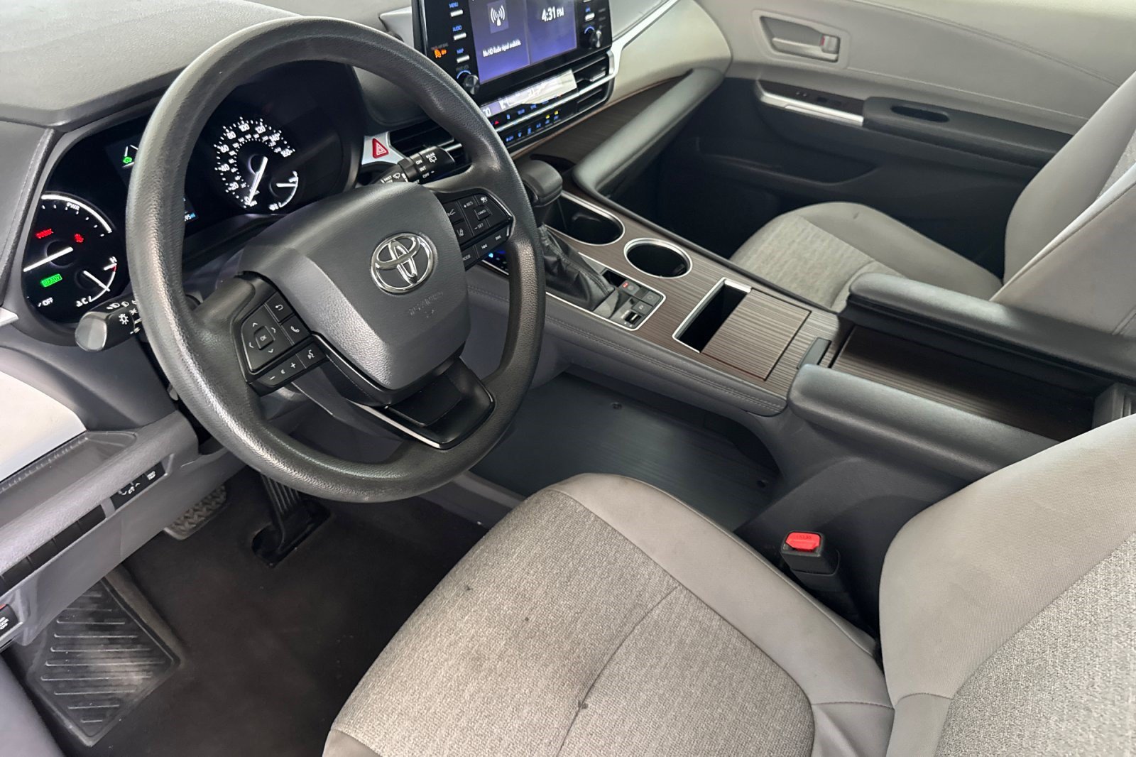 Used 2022 Toyota Sienna LE FWD image 4