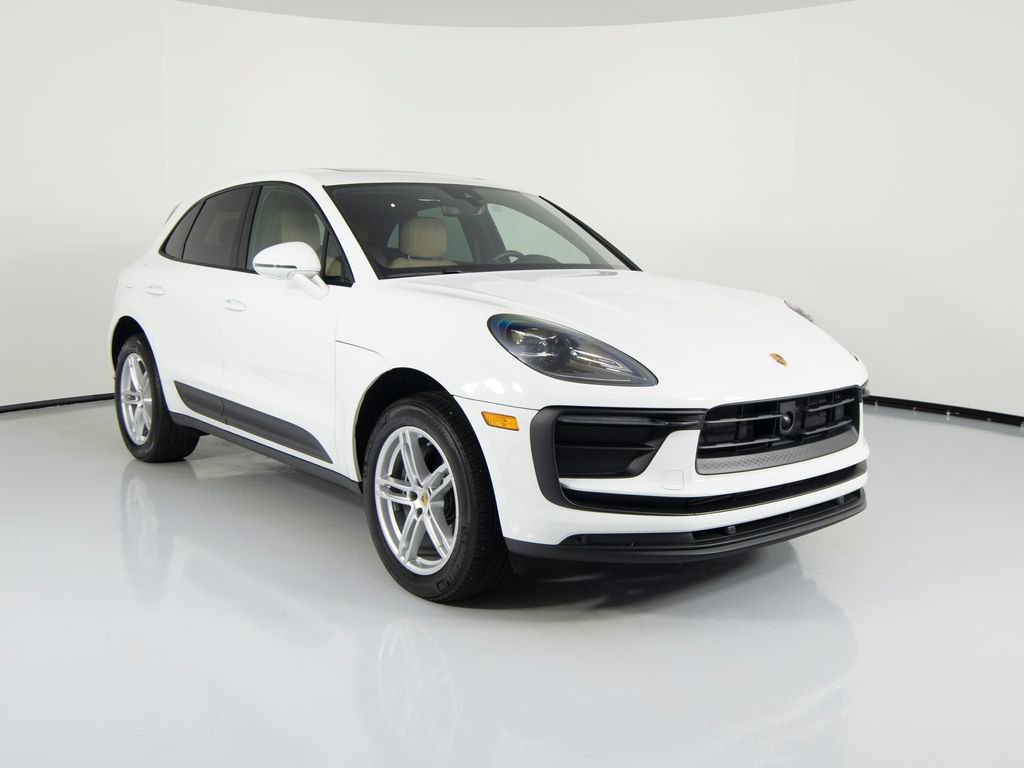 Certified 2025 Porsche Macan image 12