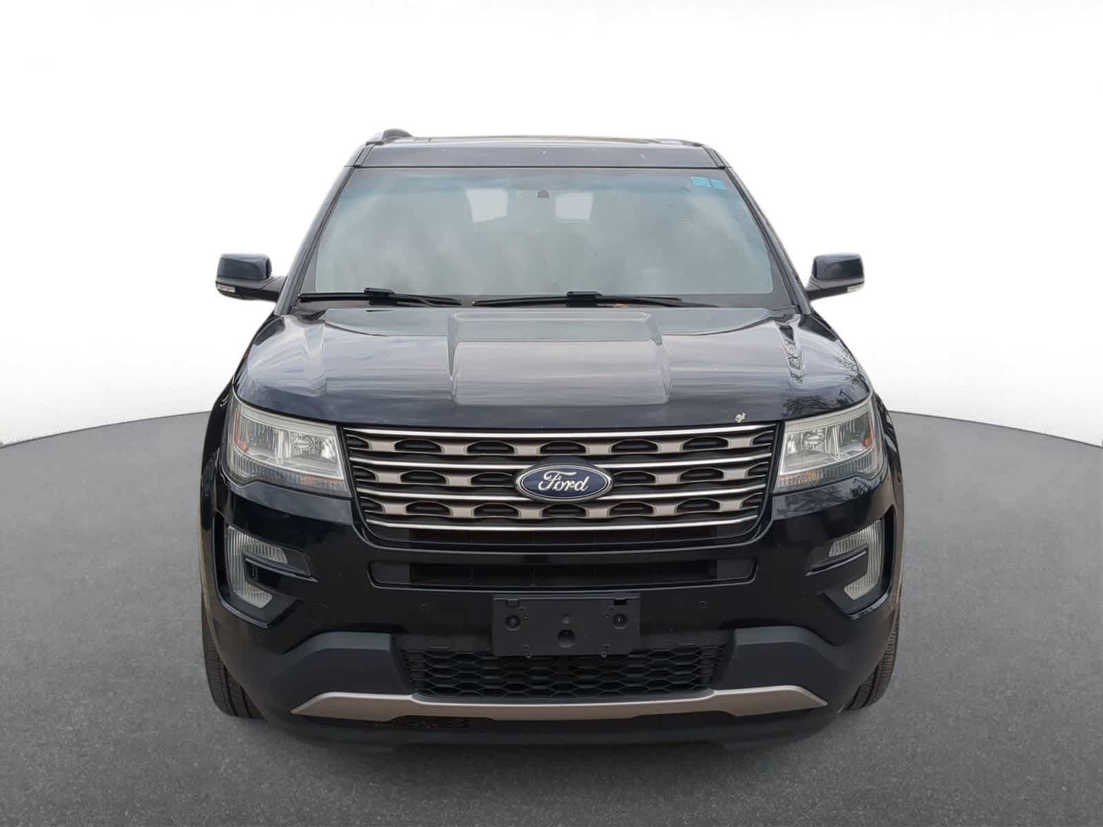 Used 2016 Ford Explorer XLT w/ Equipment Group 202A AWD/4WD image 3