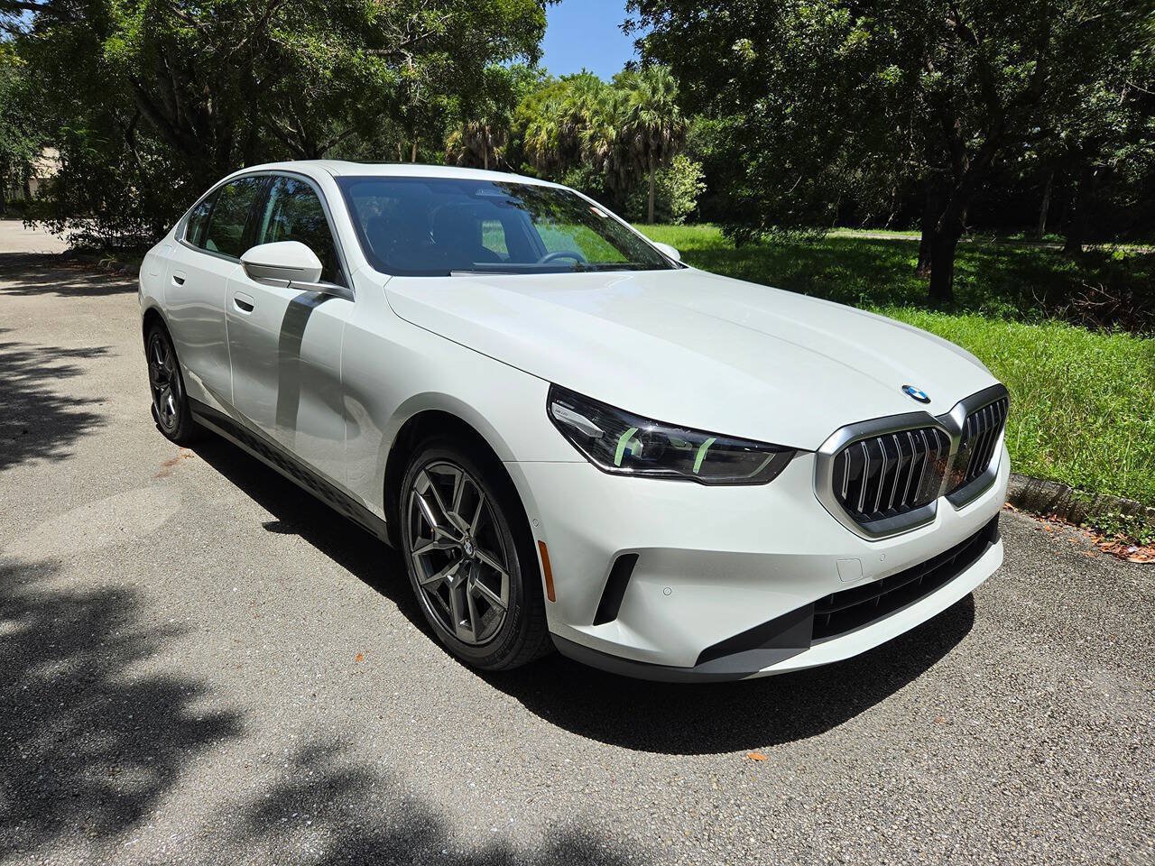 Used 2026 BMW 530i xDrive AWD/4WD image 3