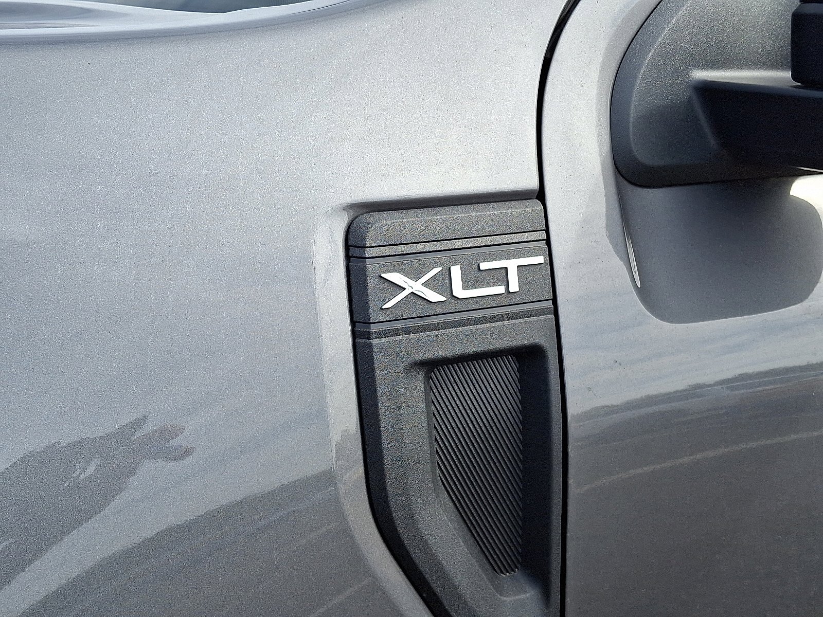 New 2025 Ford Maverick XLT w/ XLT Luxury Package FWD image 5