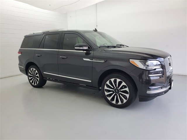 Used 2023 Lincoln Navigator Reserve image 4